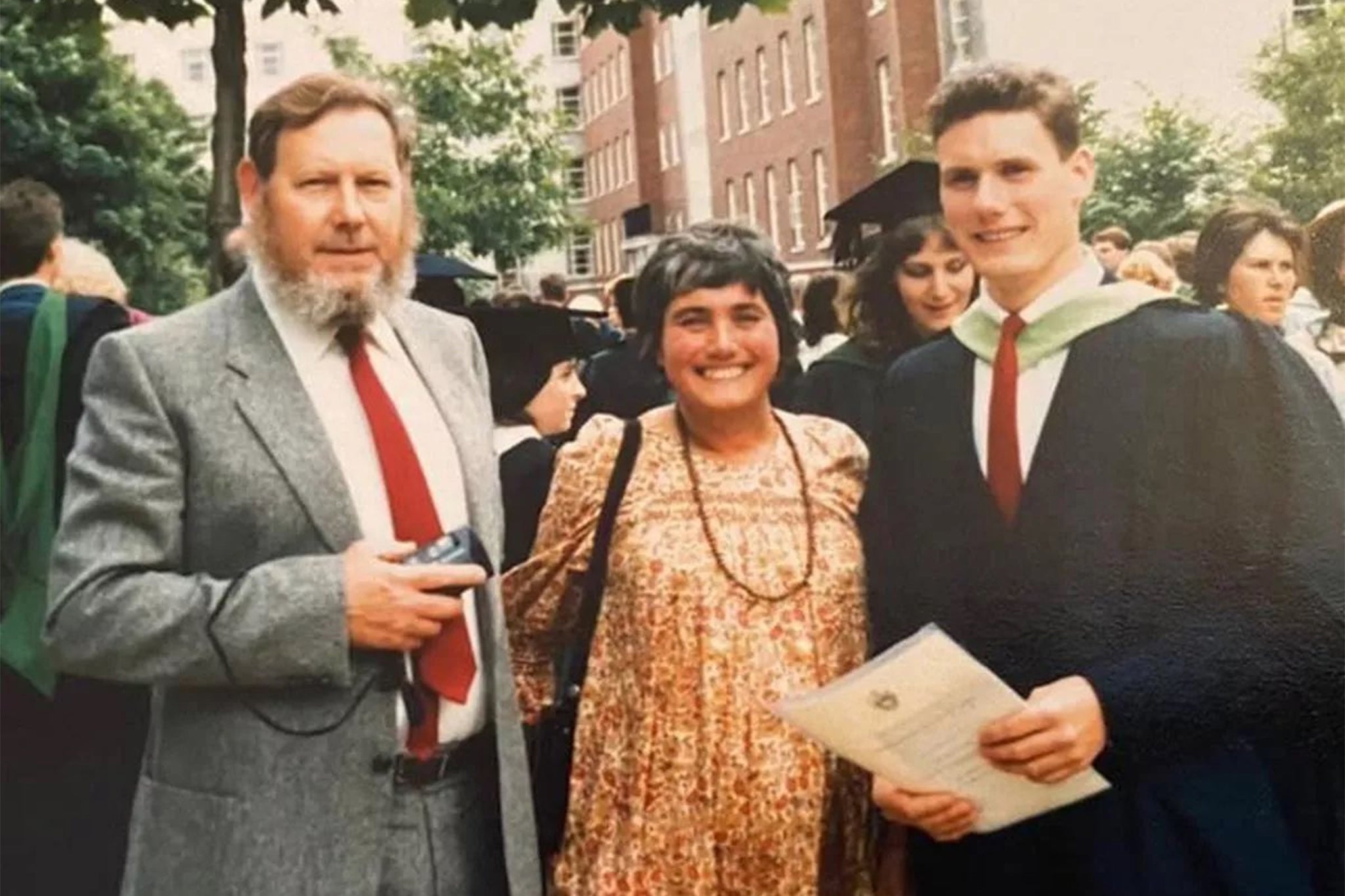 A young Starmer and his parents in the 1980s